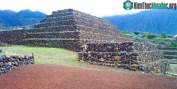 Các kim tự tháp trên đảo Tenerife. (Ảnh: Colin Moss).