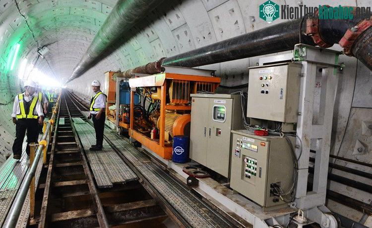 Dọc theo tuyến đường hầm nhà thầu đặt hàng nghìn điểm quan trắc.