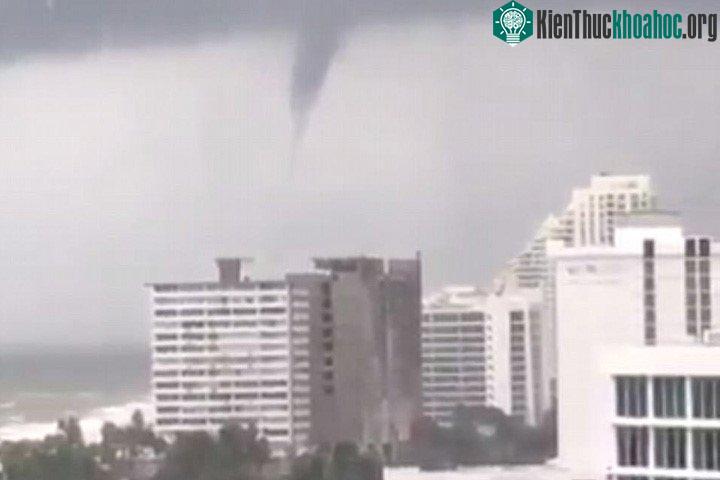 Lốc xoáy tại hạt Broward, bang Florida