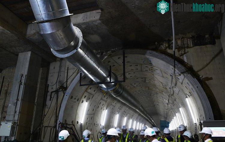 Đường ống thông gió lớn đưa khí sạch từ bên ngoài vào tạo không gian luôn thông thoáng.