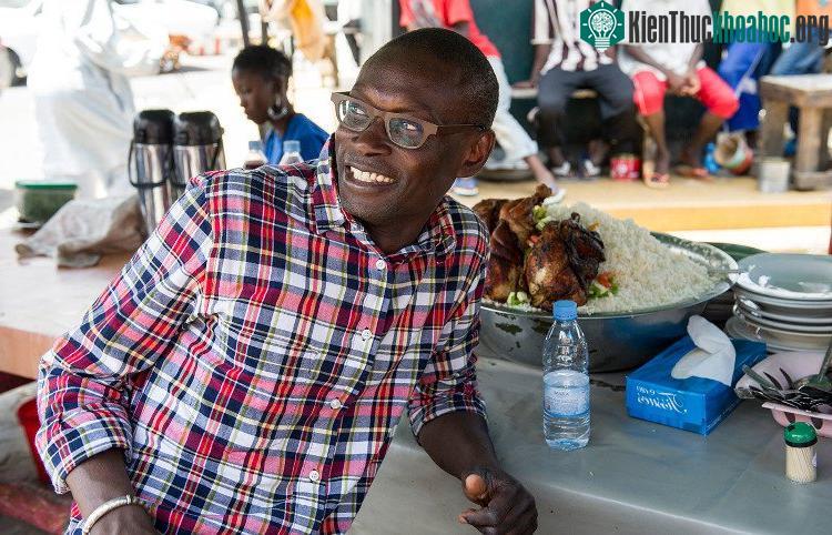 Pierre Thiam hi vọng sẽ có một nhà máy trồng và chế biến fonio ngay trên những vùng đất khắc nghiệt của Senegal.