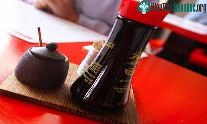 Nước tương có hạn sử dụng kéo dài ít nhất 3 năm do sự kết hợp của hàm lượng muối cao và quá trình lên men tự nhiên. Thời gian lưu trữ tối đa phụ thuộc vào loại nước tương và nhiệt độ bảo quản. Nếu ...