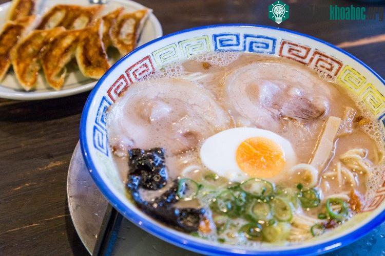Ramen, linh hồn của thực phẩm Nhật Bản chứa đầy carb, natri và cũng phụ thuộc vào hương vị đường.