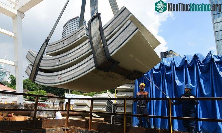 Trung bình mỗi ngày nhà thầu thi công đào được khoảng hơn 10m hầm.