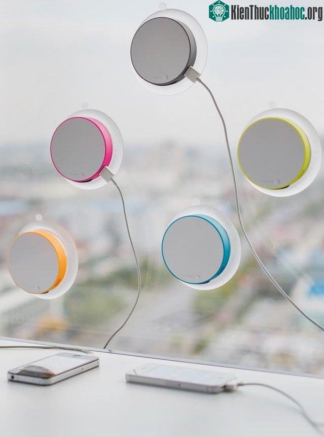Thiết bị có một pin chuyển đổi đặc biệt có thể chuyển năng lượng mặt trời thành điện năng. (Ảnh: Xd-design).