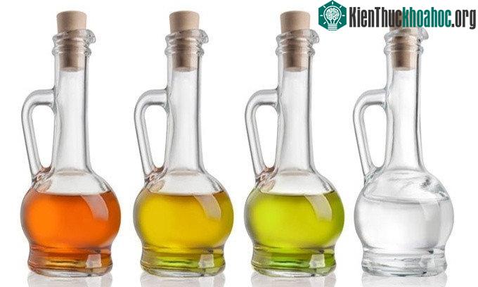 Một số người có thể cho rằng, giấm thực chất là rượu vang hoặc rượu táo bị hỏng. Tuy nhiên, tính axit của giấm được tạo ra bằng cách sử dụng vi khuẩn Acetobacter để lên men. Các loại vi khuẩn khác ...