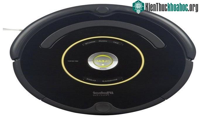 Cuối những năm 2020, robot gia đình xuất hiện với khả năng dọn dẹp và làm những công việc đơn giản trong nhà bếp.