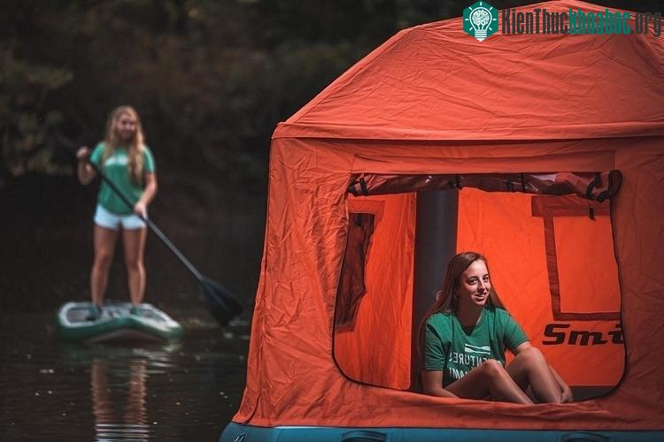 Túp lều nổi này chính là món quà đáng mơ ước cho người dân vùng lũ ảnh 3