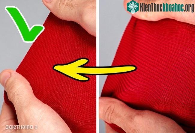 Kéo mạnh vải để kiểm tra chất lượng vải