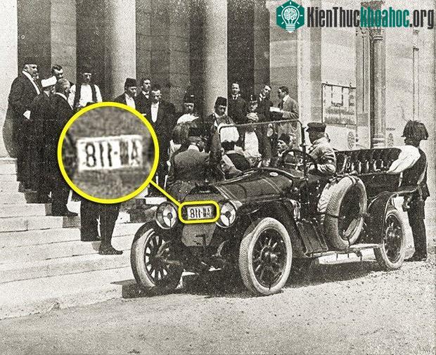 Chiếc xe với biển số A III-118.