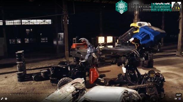Cả 2 robot đã có những màn đấm đá và phản đòn khá mãn nhãn.