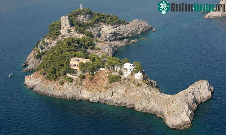 Đảo Gallo Lungo (Salerno, Italy)