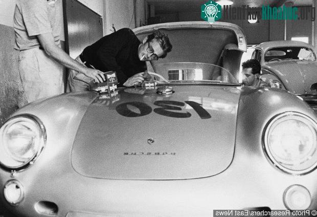 Chiếc Porsche này mang đến bao xui xẻo.