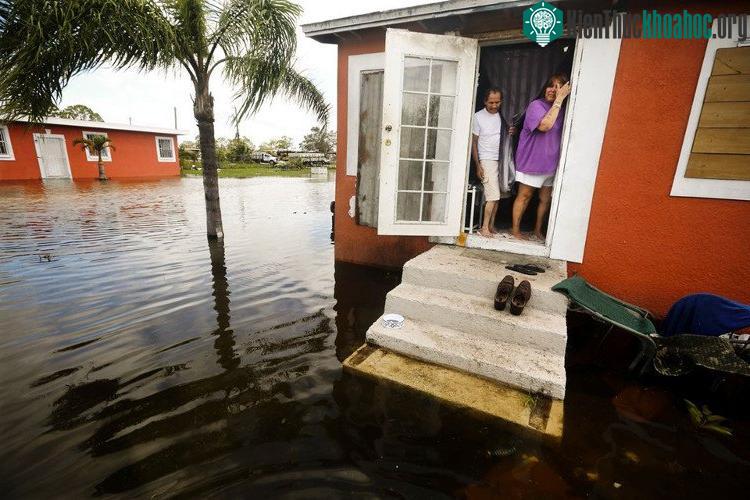 Tại Florida keys, có khoảng 5.000 trong số 30.000 cư dân quyết định ở lại không di tản.