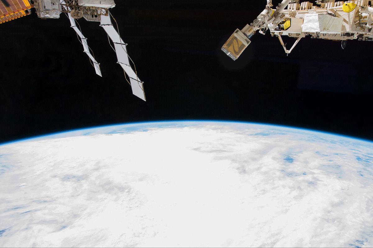 NASA phóng vệ tinh tự động EcAMSat.