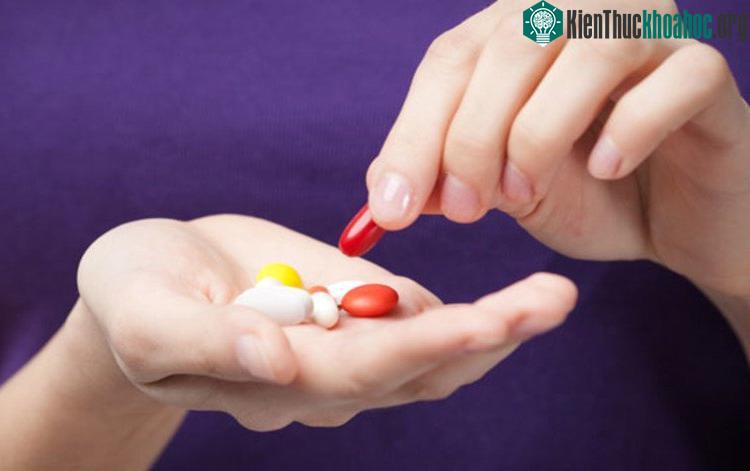 Lạm dụng thuốc kháng sinh có thể gây ra các biến chứng về sức khoẻ thậm chí vượt quá khả năng kháng kháng sinh.