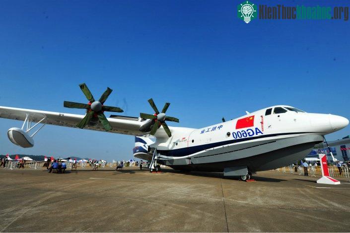 Thủy phi cơ AG600.