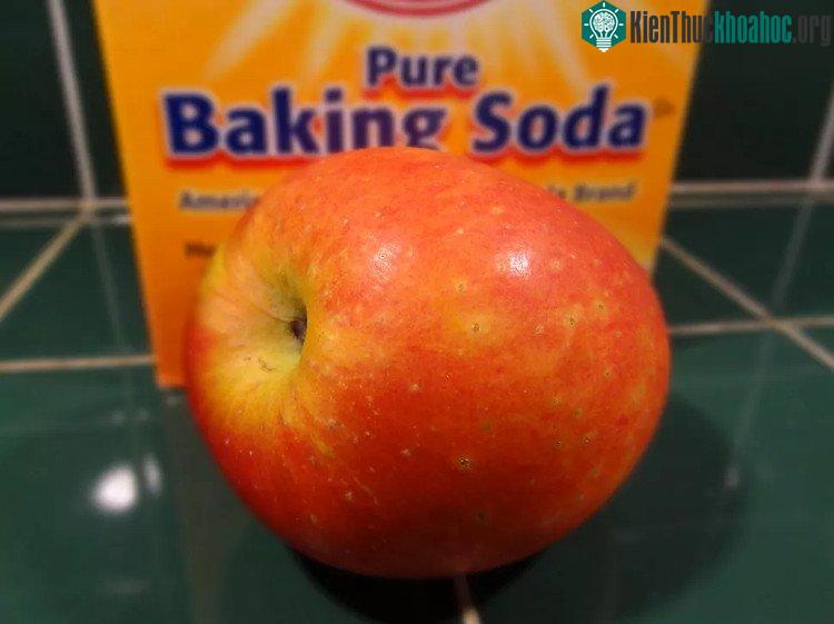 Hỗn hợp baking soda và nước đạt hiệu quả cao nhất trong việc giảm thuốc trừ sâu.