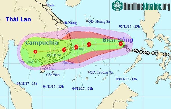 Vị trí và hướng đi của bão số 12 trong bản tin dự báo chiều 2/11. (Ảnh: NCHMF).