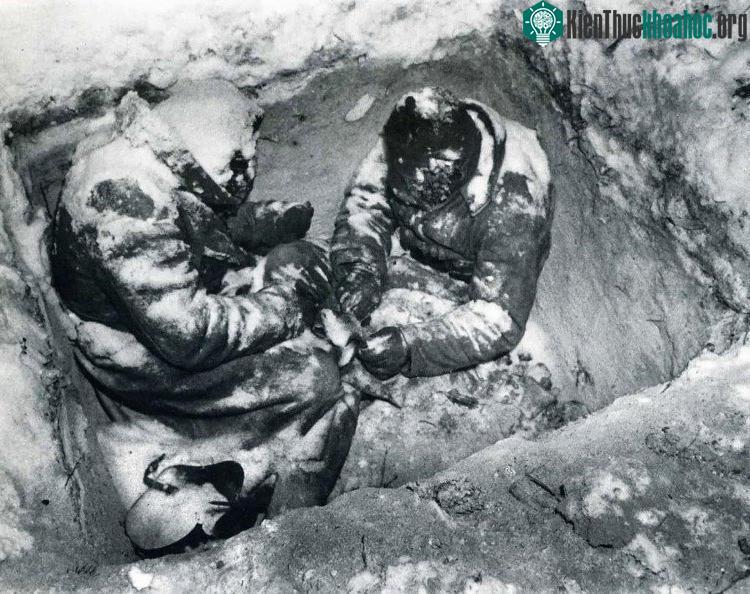 Tình trạng hạ thân nhiệt nghiêm trọng có thể khiến nạn nhân tử vong. (Ảnh: Rare Historical Photos).