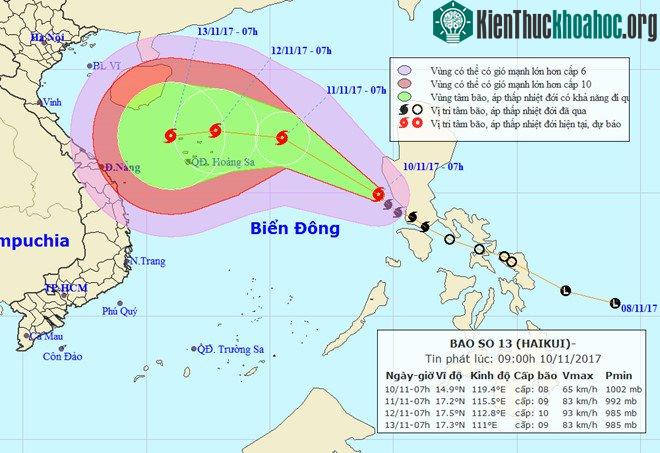 Dự báo hướng đi của cơn bão đang có sự thay đổi (ảnh trên là bản tin sáng sớm nay). Các cơ quan khí tượng trên thế giới hôm qua đều cho rằng bão đổ bộ và đảo Hải Nam (Trung Quốc) nhưng sáng nay đã ...