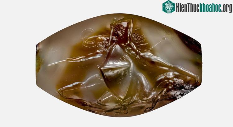 Ấn ngọc tìm thấy trong lăng mộ chiến binh Griffin. (Ảnh: UC).