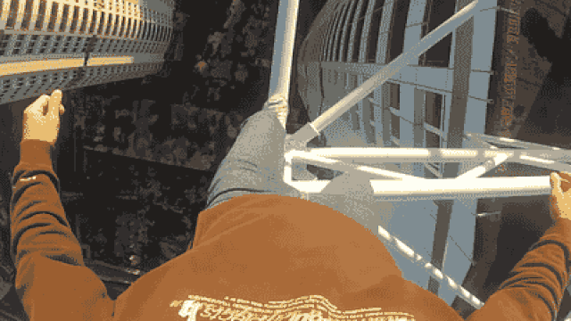 Chứng sợ độ cao được khoa học gọi là acrophobia.
