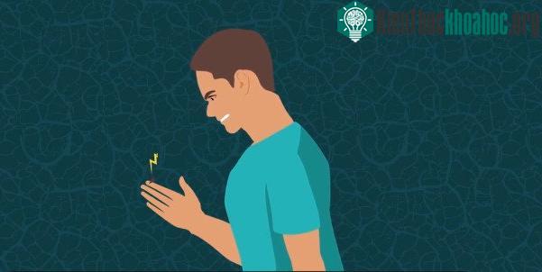 Dằm hoặc mảnh gỗ nhỏ đâm vào tay thường gây nhức.