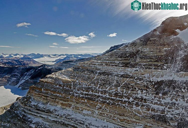 Dãy núi Transantarctic ở Nam Cực. (Ảnh: Newsweek).