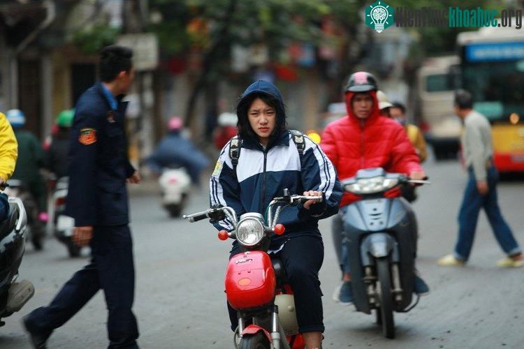 Hà Nội nhiệt độ giảm nhẹ, trời se lạnh vào ban đêm và sáng sớm. (Ảnh minh họa).