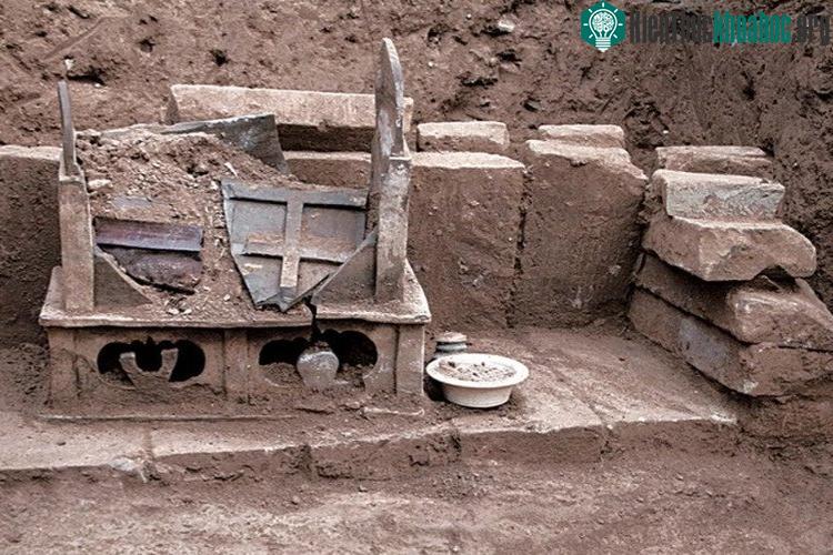 Hòm sứ chứa hài cốt hỏa táng nghi thuộc về Đức Phật. (Ảnh: Chinese Cultural Relics).