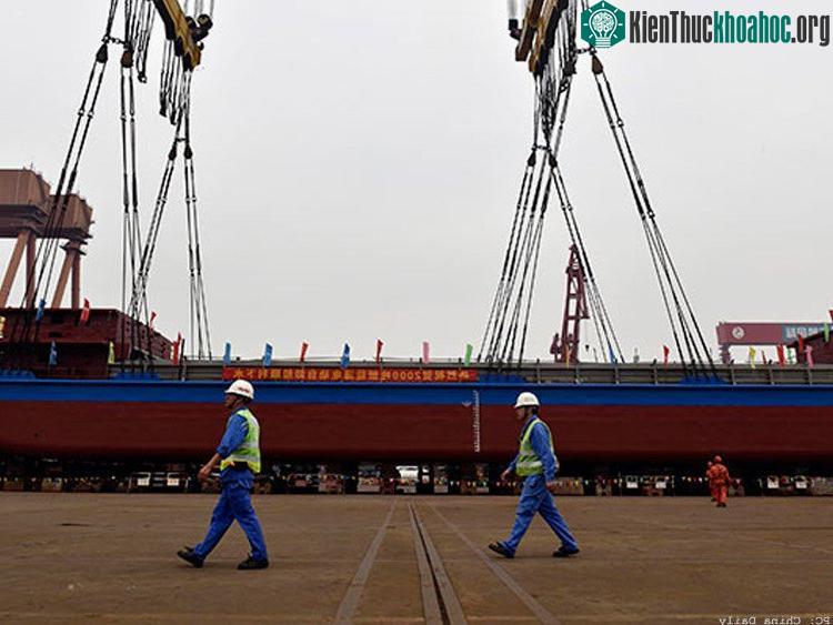 Chiều dài thân tàu lên tới 70,5 mét, tốc độ di chuyển đạt 12,8km/h (khoảng 6,9 hải lý/h).