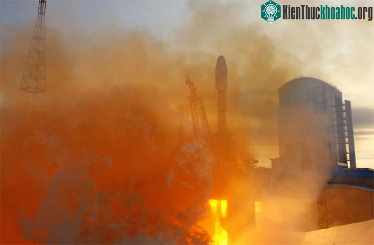 Tên lửa Soyuz 2-1b được phóng lên quỹ đạo ngày 28/11 nhưng đã rơi xuống Đại Tây Dương - (Ảnh: Reuters).
