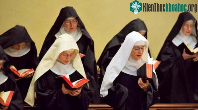 Câu chuyện lừa bịp của nữ tu Maria