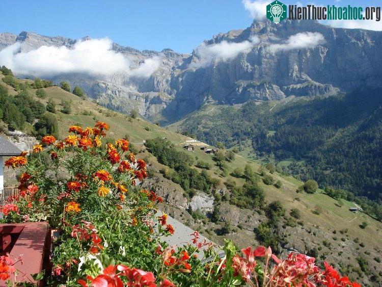 Albinen là thị trấn bình yên, tĩnh lặng, nhìn ra dãy Alps hùng vĩ.