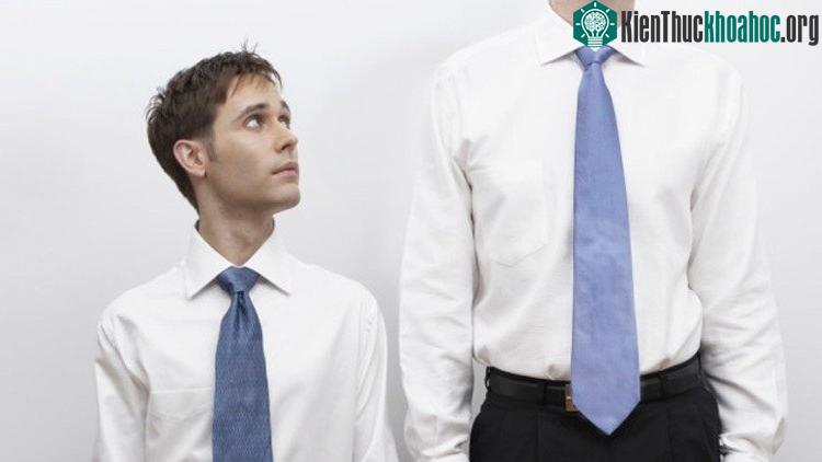 Người có chiều cao kiếm được nhiều tiền hơn các đối tác thấp hơn của họ, đặc biệt là ở nam giới.