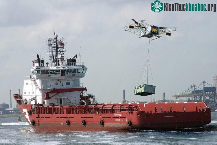Máy bay SKYF vận chuyển trên biển.