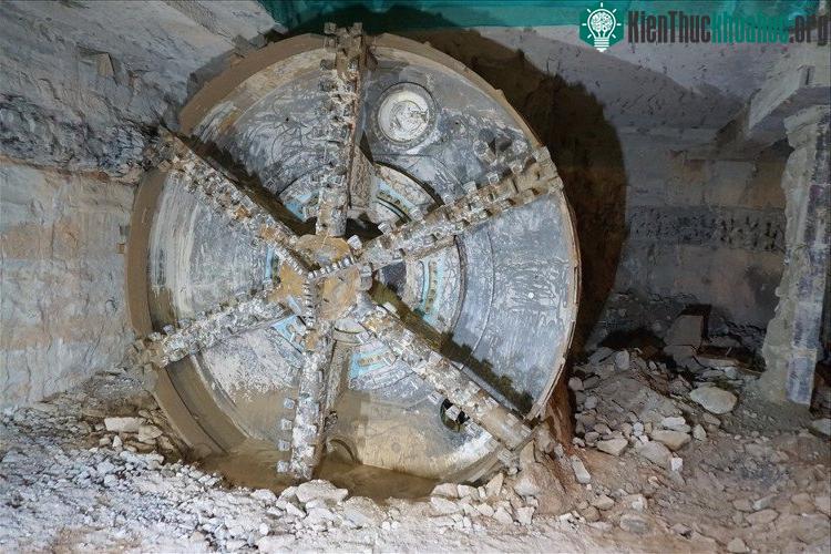 Máy khoan hầm TBM dài 70m, nặng 300 tấn khoan hầm metro.