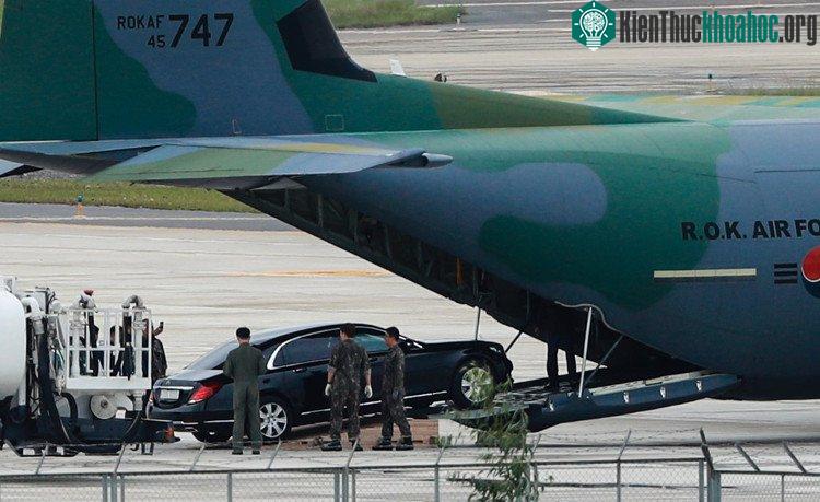 Mercedes-Benz S600 Maybach Guard phục vụ Tổng thống Hàn Quốc đã xuất hiện tại Đà Nẵng. (Ảnh: Zing.vn)