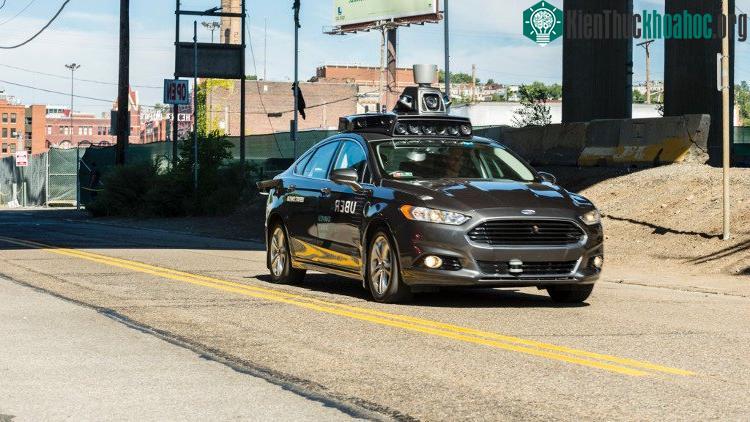 Xe tự lái của Uber đã gặp tai nạn khi đi qua đèn vàng đầu năm nay. (ảnh: Angelo Merendino).