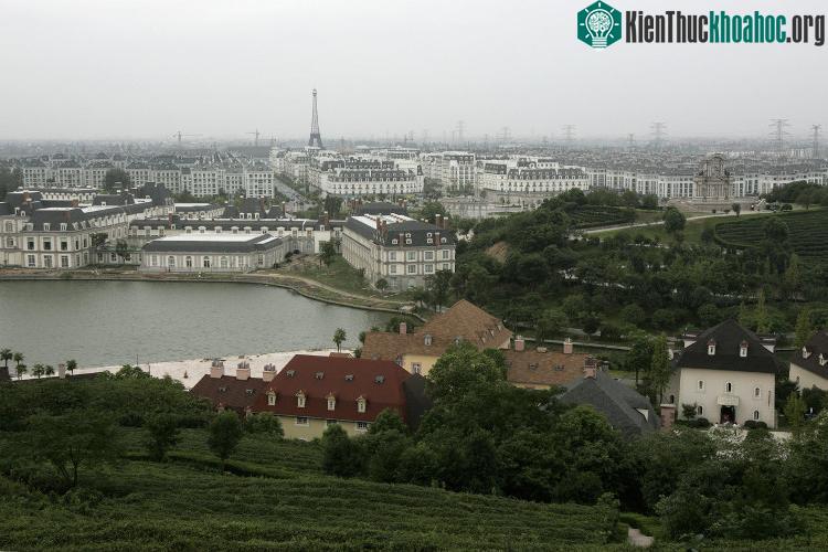 Hiện tại chỉ có khoảng 2.000 người sinh sống.