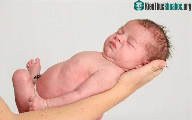 Dân làng này tin rằng sự sinh nở sẽ làm ô uế ngôi làng khiến thần thánh trừng phạt họ.