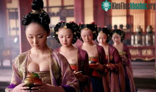 Hậu cung của hoàng đế đông cung tần mỹ nữ đến mức nhiều người đã chết đói vì không đủ đồ ăn. (ảnh minh họa).