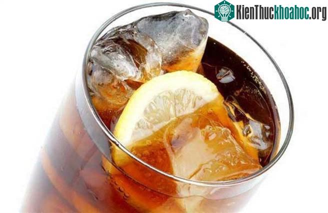 Màu caramen nhân tạo được sử dụng trong từ thịt đến bánh muffin, kẹo ngọt, nước giải khát để tạo ra màu nâu đậm.
