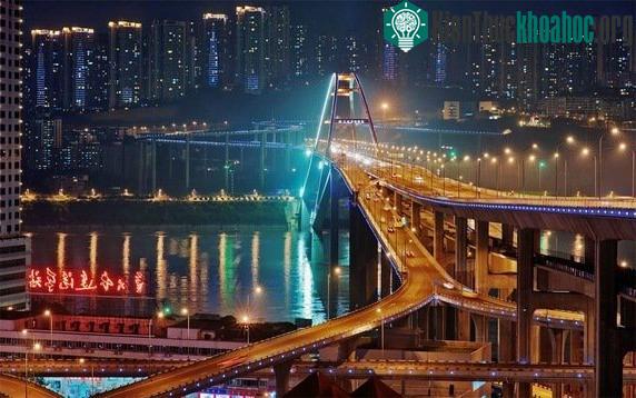 Qua cầu sang sông mà đi nhầm làn thì có lẽ bạn nên ngủ lại bên kia sông còn hơn