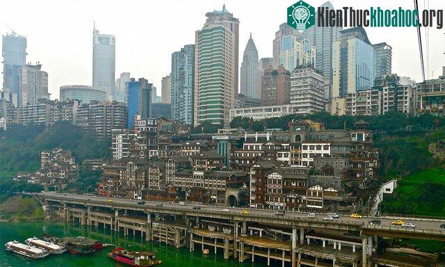 Các tòa chung cư cũ mới mọc lên san sát