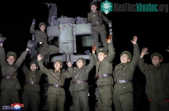 Cận cảnh tên lửa "mạnh nhất" Triều Tiên vừa phóng ảnh 15