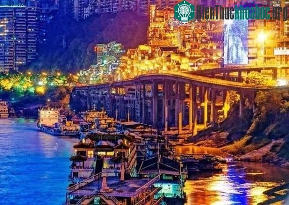 Thành phố Trùng Khánh rực rỡ vào ban đêm