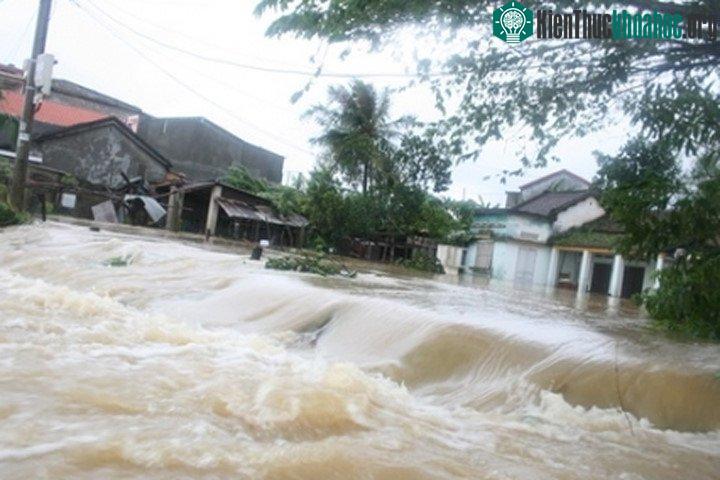 Các cửa sông lại hay bị bồi lấp làm cản trở việc thoát lũ cho vùng đồng bằng.