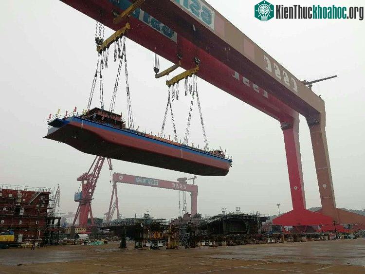 Tàu thủy đầu tiên trên thế giới chạy bằng điện đã được hạ thủy tại Trung Quốc ảnh 2